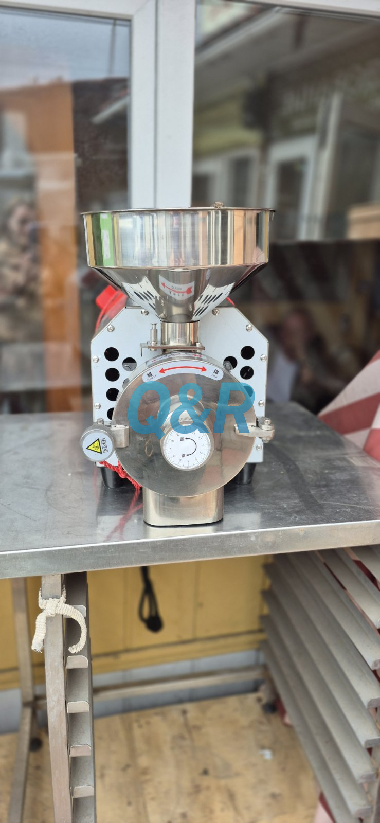 Дробарка-млин для кави, спецій та зерна Vektor HBM-101 2500W з регулюванням помолу - Зображення 3